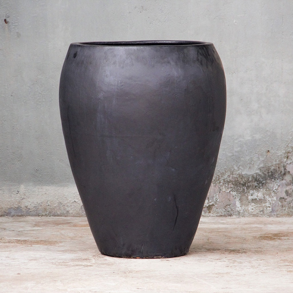Egg-shaped planter in matte black