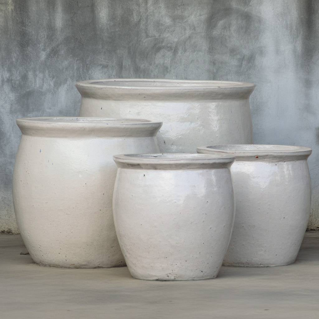 Rounded ceramic planter in smooth white finish