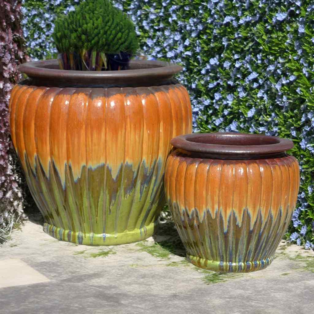 8506 Ribbed Round Planter