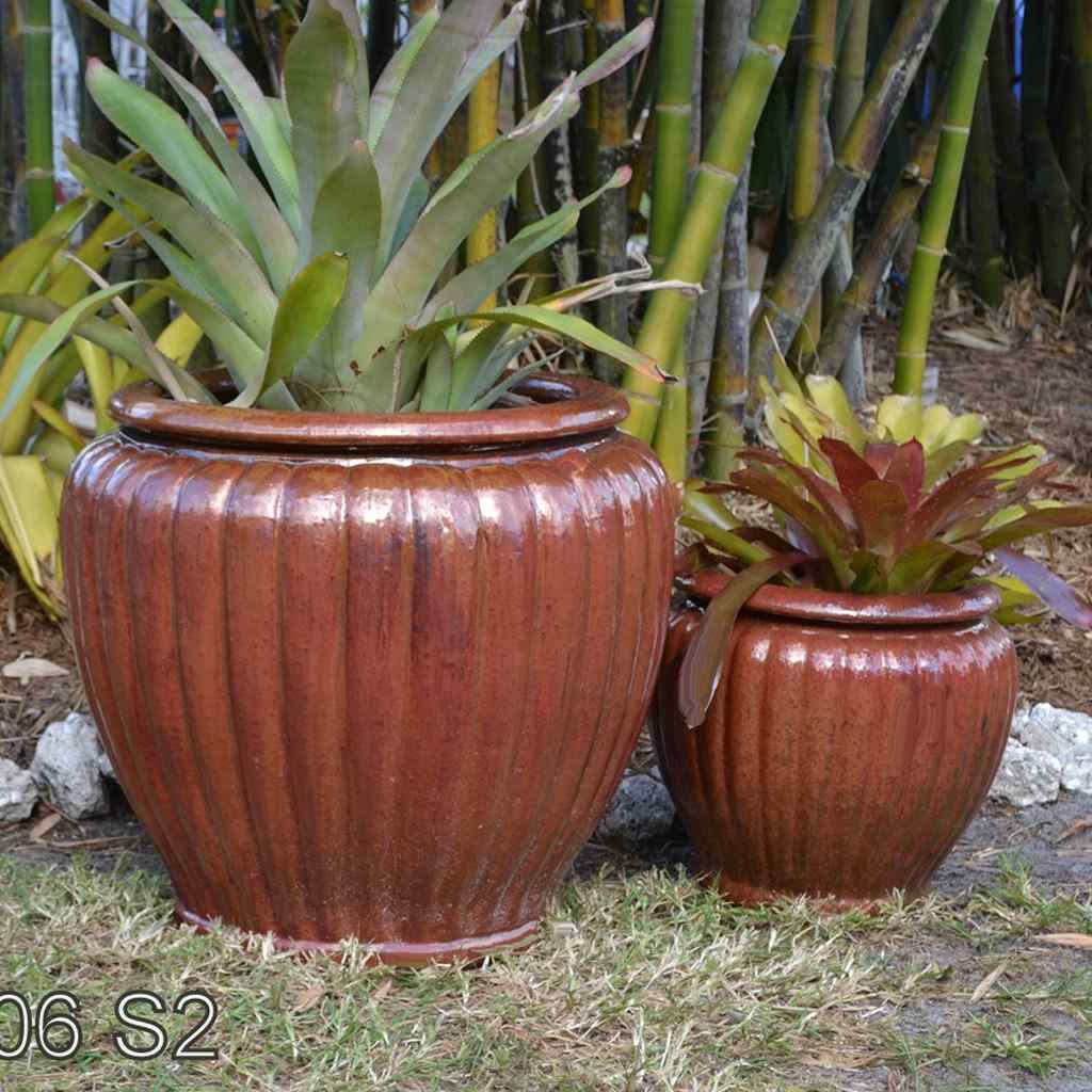 8506 Ribbed Round Planter