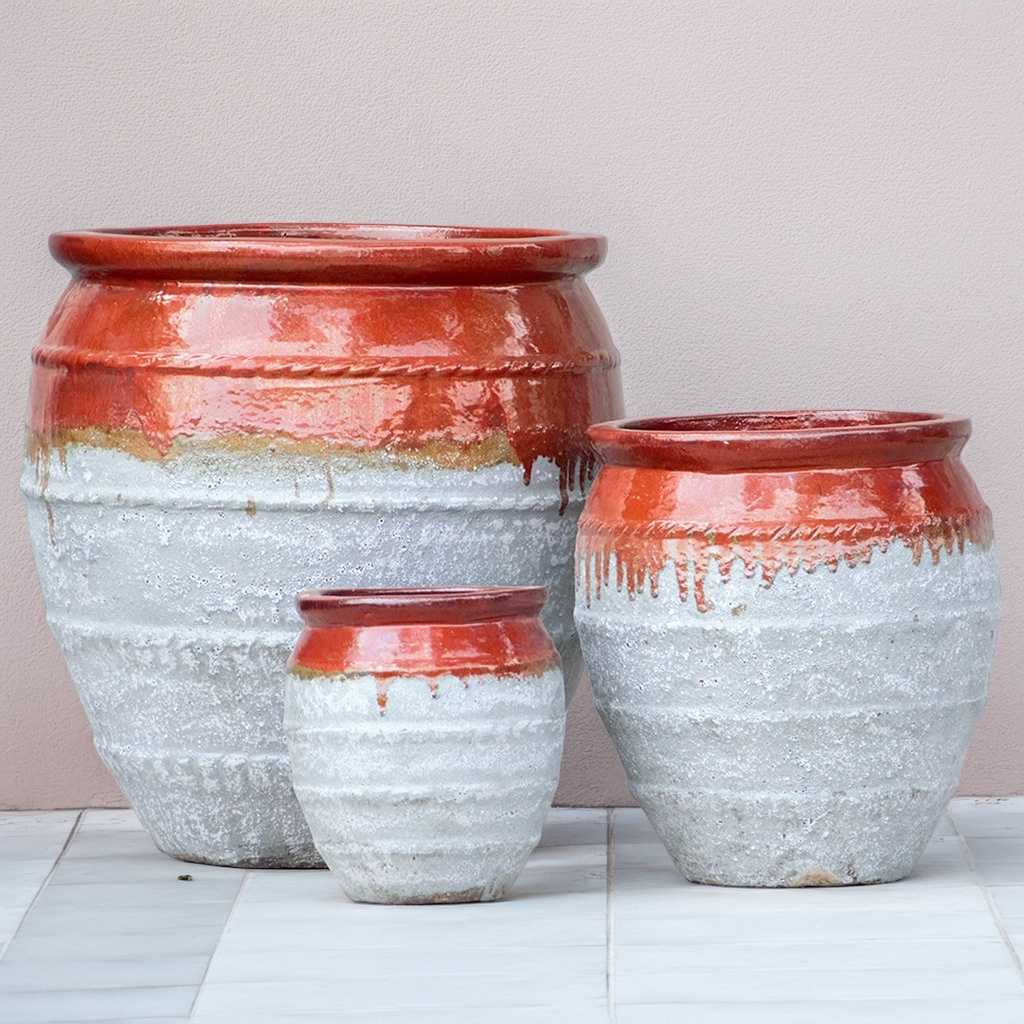 Rounded ceramic planters in textured off-white, featuring a glossy red rim and rope-texture accents