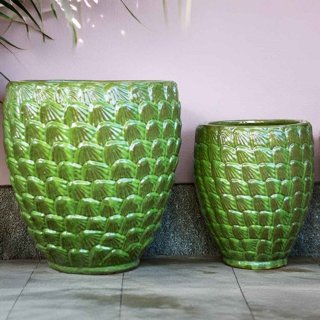 Wholesale Green ceramic garden pot with textured scallop pattern for a stylish, tactile finish