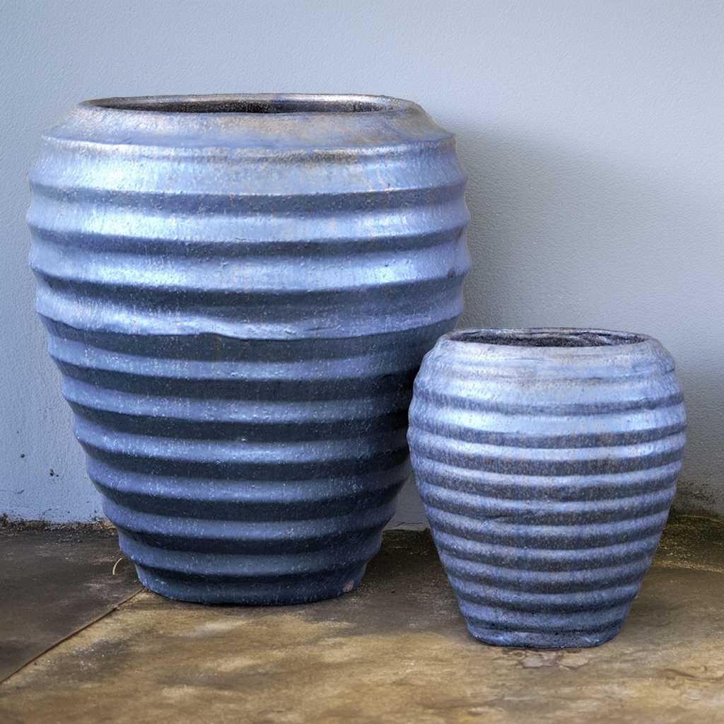 Set of 2 rounded ribbed planters in silvery gray
