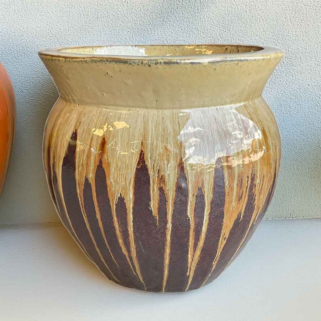 Rim planter in brown with drip-like beige effect