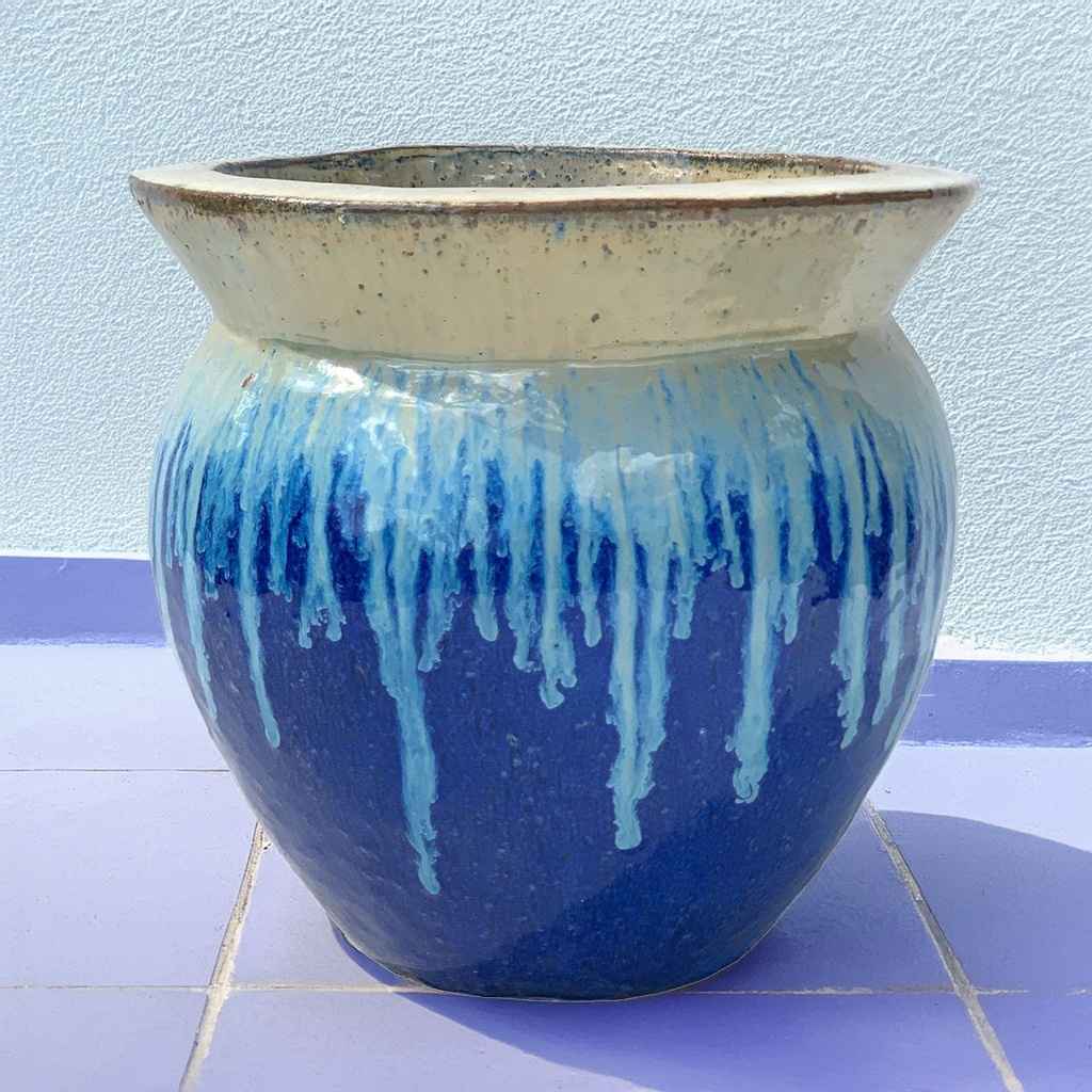 Rim planter in blue with drip-like white effect