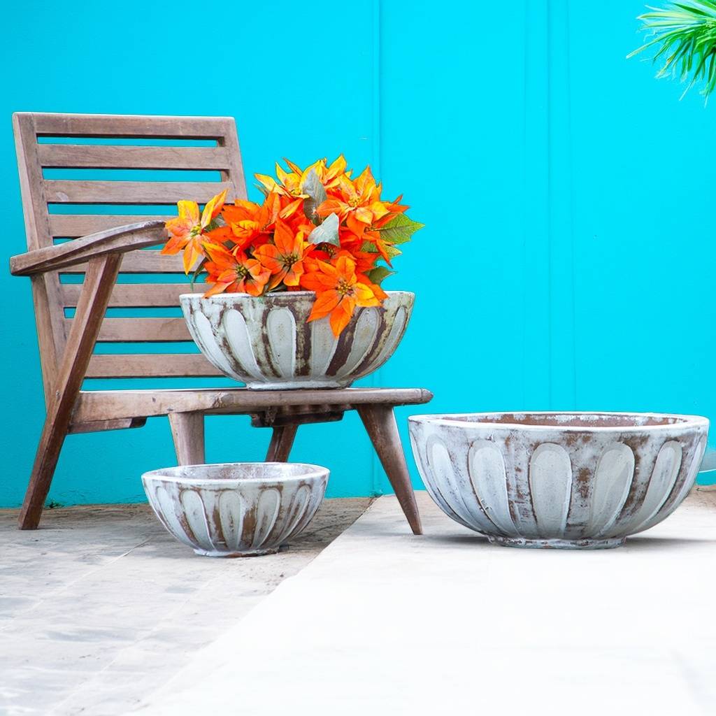 Wholesale Round low bowl ceramic planters in antique white with a smooth, classic finish