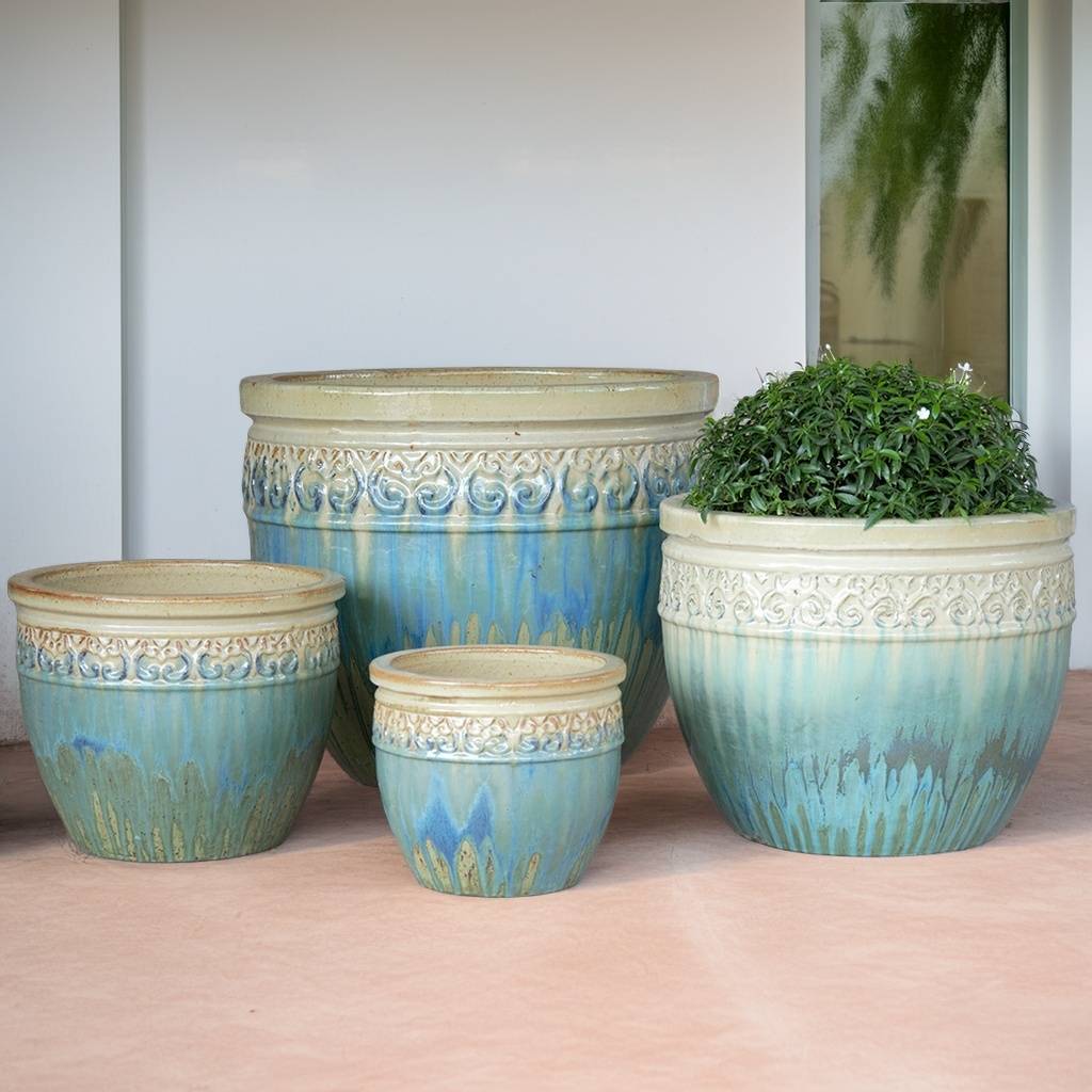 Wholesale Wide-mouth ceramic planters glazed in turquoise with a carved beige rim