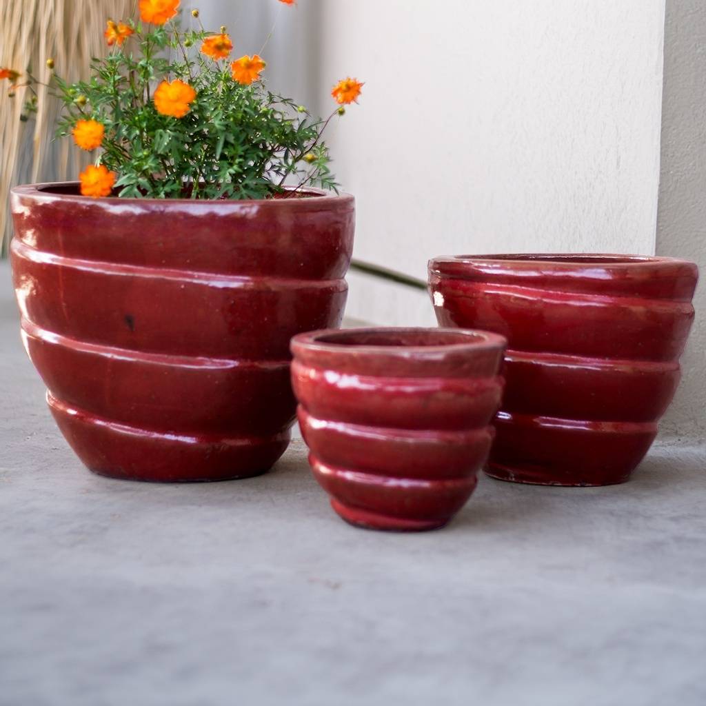 Rounded spiral planters in Dark Red