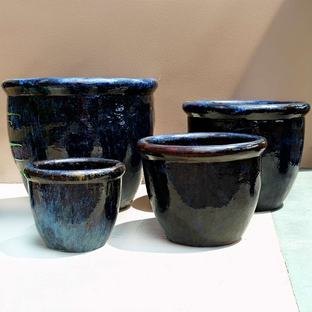 Set of 3 rounded ribbed wide-rim pots in glossy black