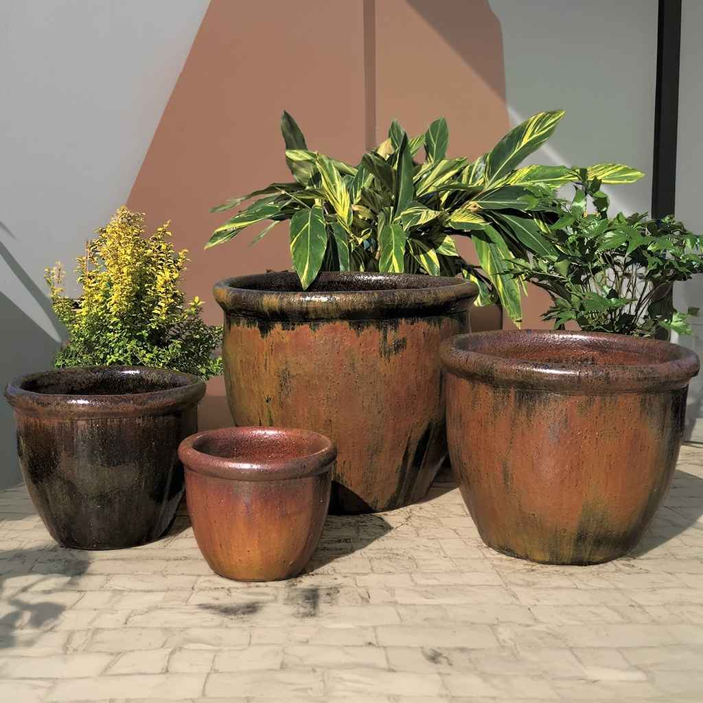 Set of 4 Egg-shaped flower pot with rolled rims, available in wholesale gardening or retail use