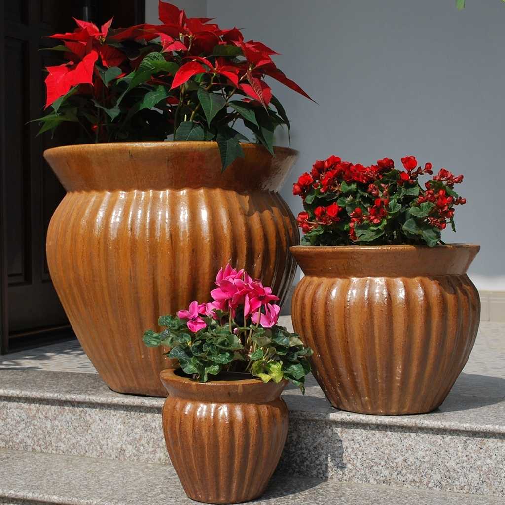 Set of 3 wide ribbed round planters in varying sizes ready for wholesale