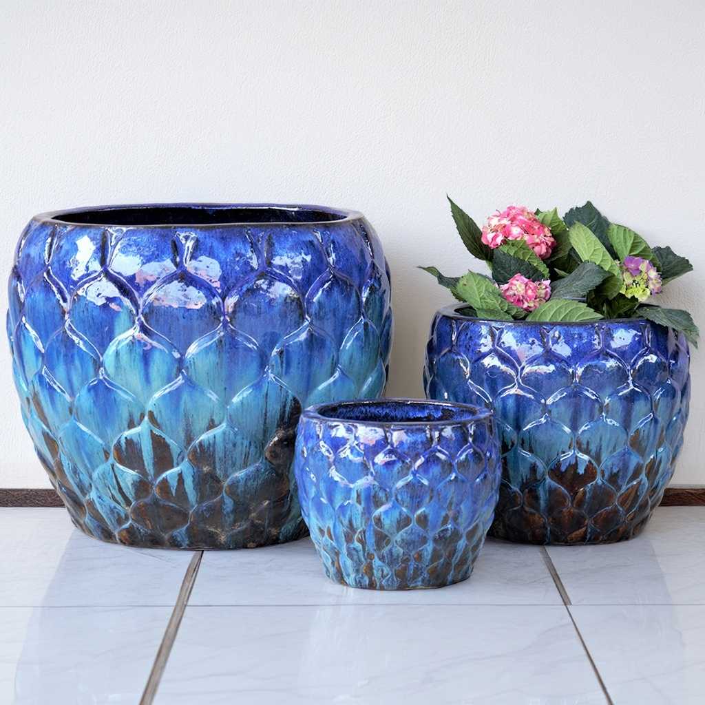 Wholesale set of Blue scalloped ceramic planter with a textured, wavy edge design