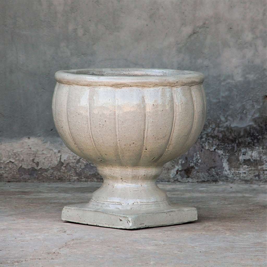 Round pedestal pot in glossy beige for a clean, elegant look