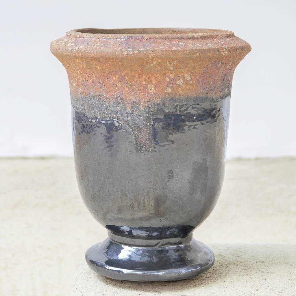 Two-tone pedestal ceramic planter featuring a glazed silver gray body and a textured, unglazed brown rim