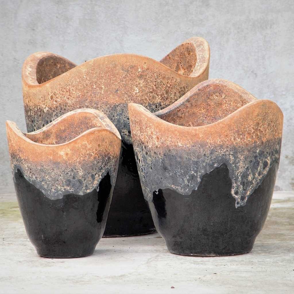 Wave-top ceramic planter in glossy black with a rustic, textured rim