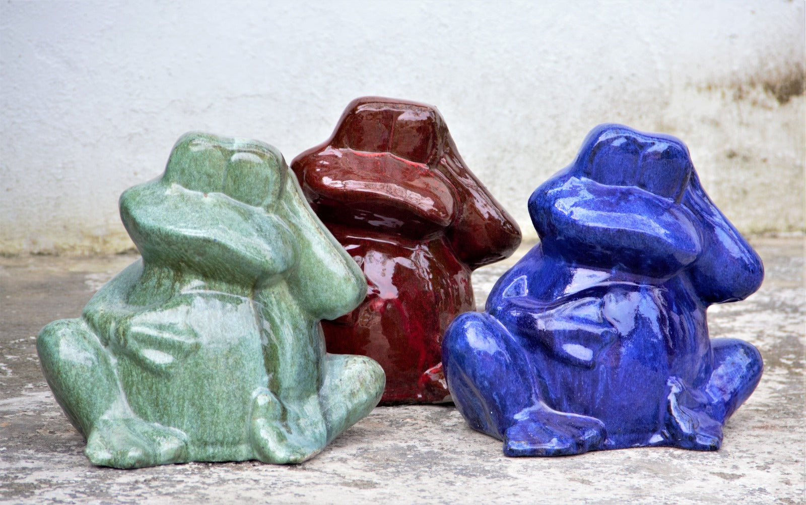 Glossy green, red and blue ceramic frog garden decor set