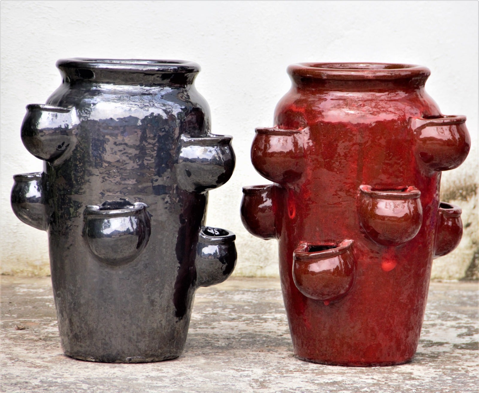 Black and red multi pocket planter