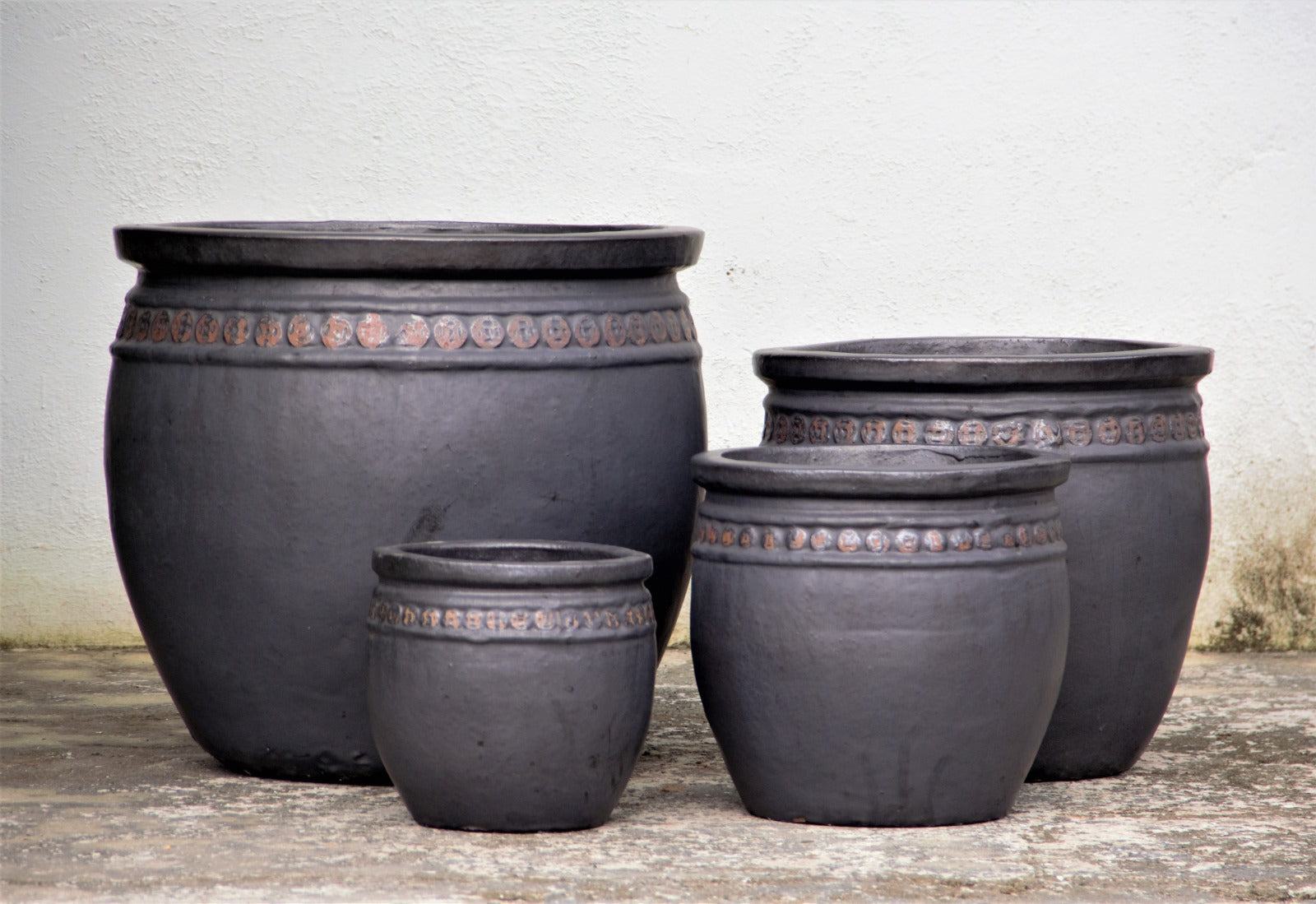 Black Wide round embossed planter